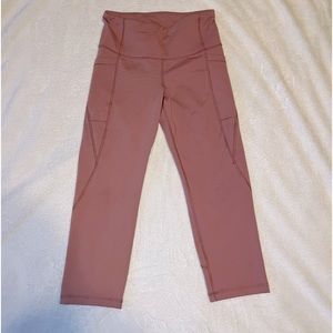 Old navy leggings size medium.